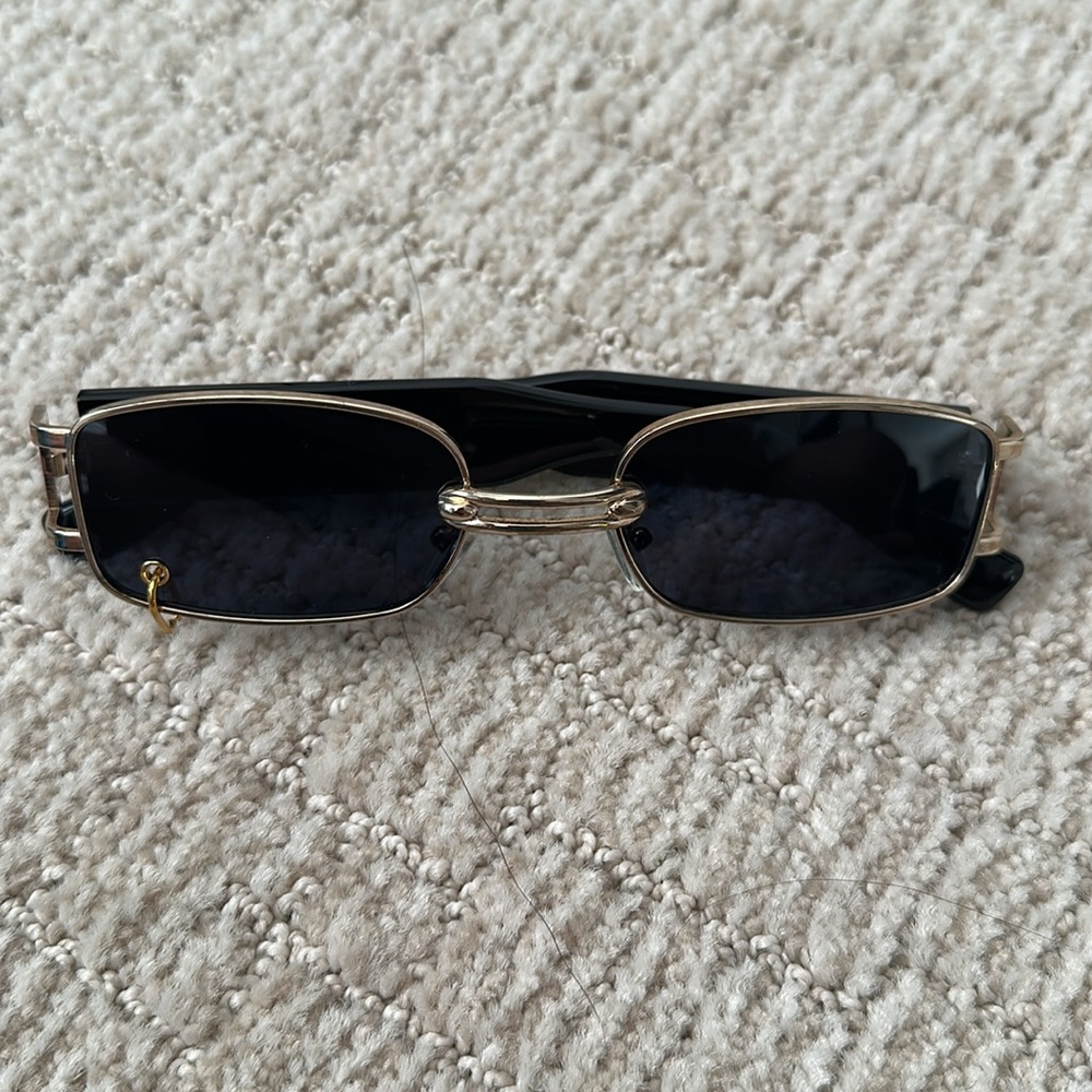 Chic Sunglasses Set - Picture 4 of 7